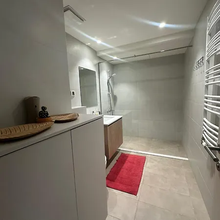 Waterfront Apartment *